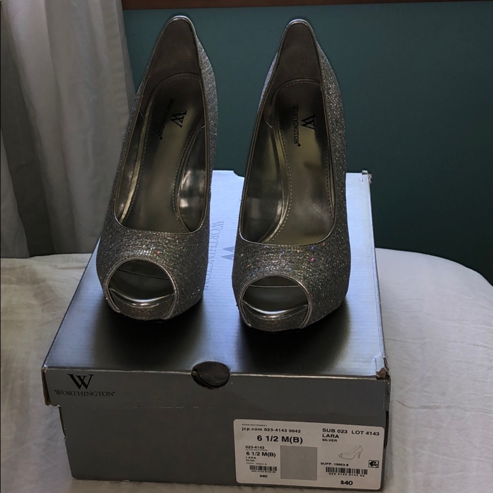 Silver sparkle pumps